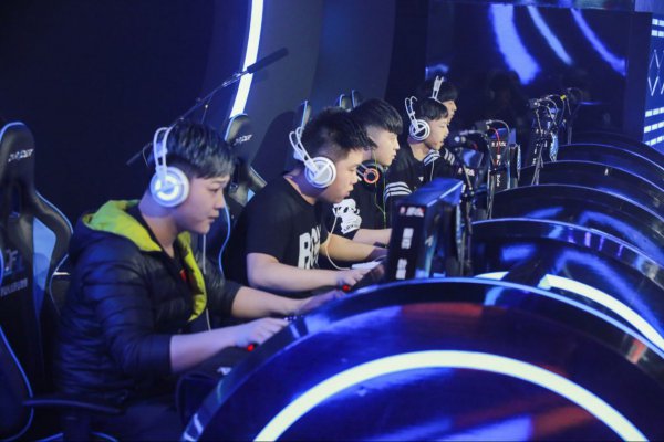 不仅表明他 不仅表明他